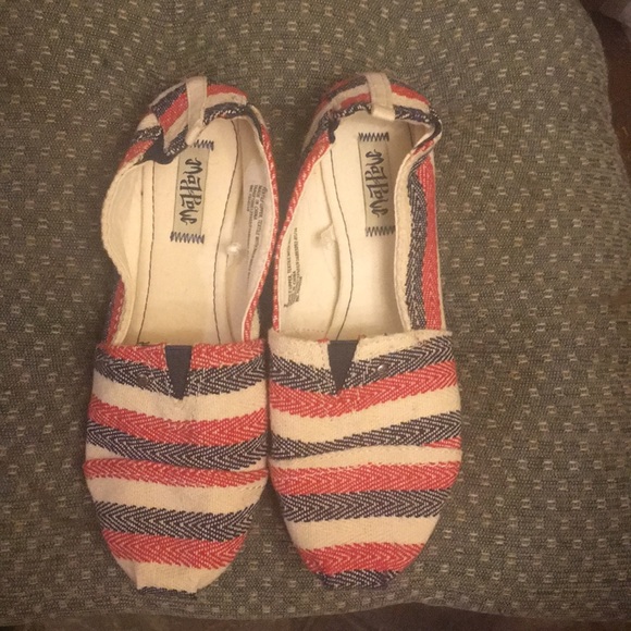 Mad Love Shoes - Slip on shoes